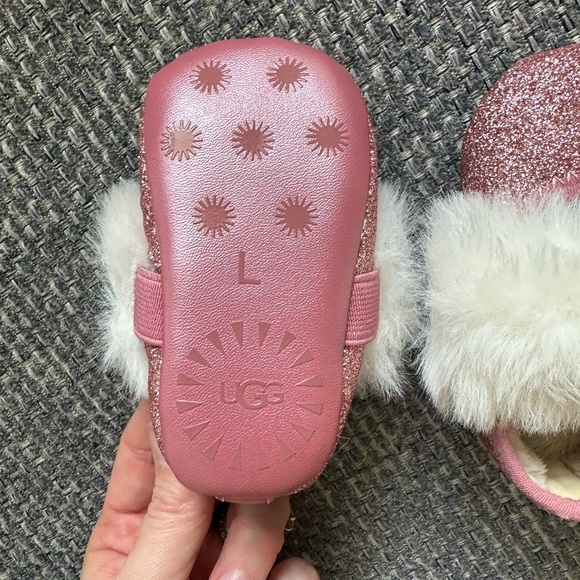 New in Box UGG Kids' Fluff Glitter Ballet Flat Shoe Size 0-1 - Picture 3 of 4